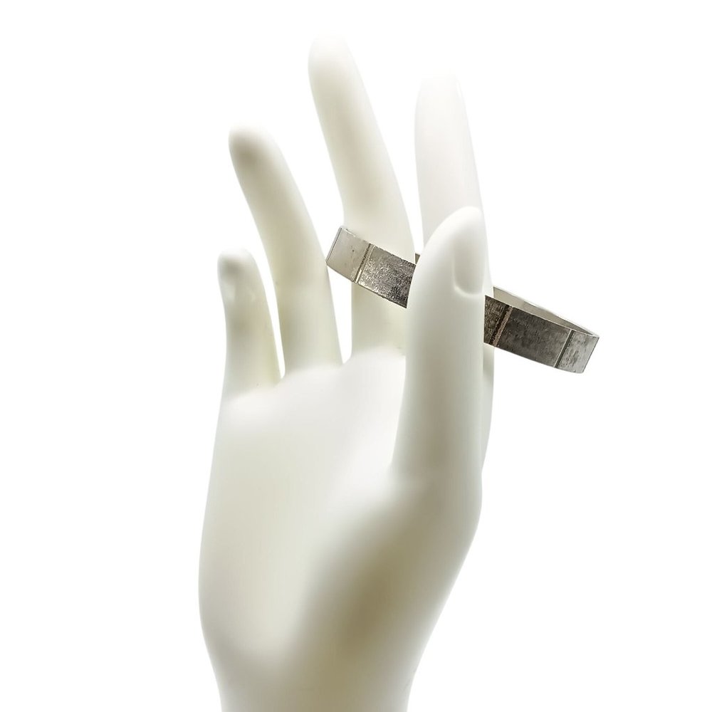 Vintage Brushed Silver-Tone Metal Bangle Bracelet with Geometric Line Detailing